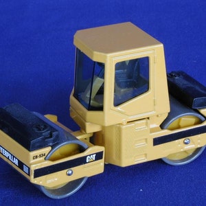 Caterpillar CB-534 roller WITH CAB - Joal 1:50 scale diecast model