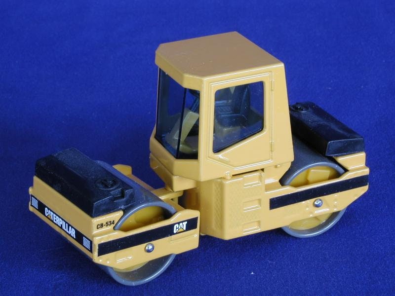 Caterpillar Cb-534 Roller With Cab - Joal 150 Scale Diecast Model