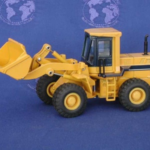 Komatsu WA350 wheel loader 1:50 scale diecast by Goodswave of Japan