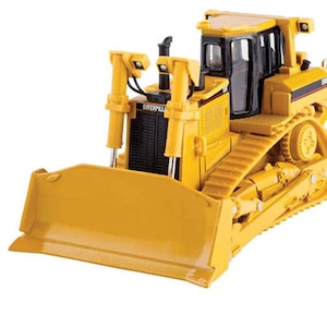 Norscot Caterpillar D8R Series 2 dozer with ripper 1:50 scale diecast