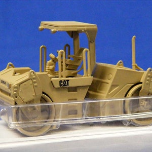 Norscot Caterpillar CB534D roller -military tan 1:50 scale diecast