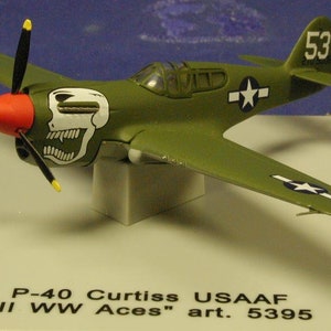 CDC Armour P-40 Curtiss  US Air Force WW2 Aces 1:100 scale diecast by Franklin Mint