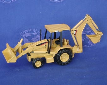 Caterpillar 416C traktorlastare grävskopa i skala 1:50 gjuten av NZG