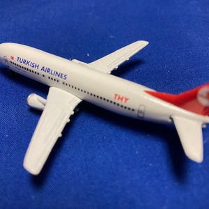 Boeing 737-400 Turkish Airlines in 1:500 scale diecast by Herpa
