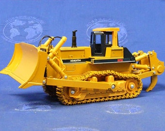 Komatsu D475A dozer 1:50 scale diecast by Goodswave of Japan