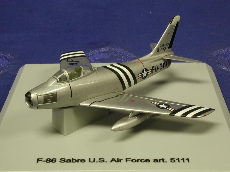 CDC Armour F-86 Sabre USAF 1:100 Scale Diecast Franklin Mint