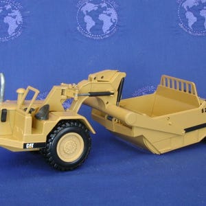 Caterpillar 621 scraper in 1:50 scale diecast by NZG of Germany