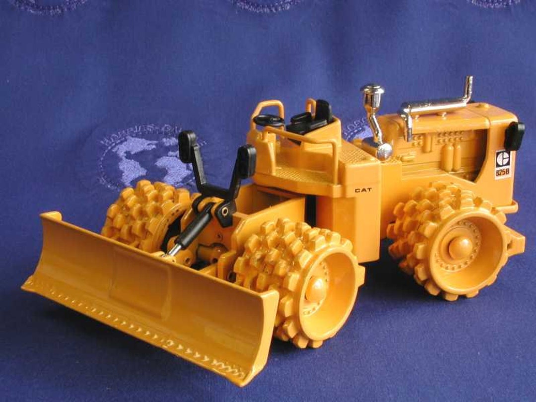 Caterpillar 825B Compactor With Blade Old Color - Joal 1:50 Scale ...