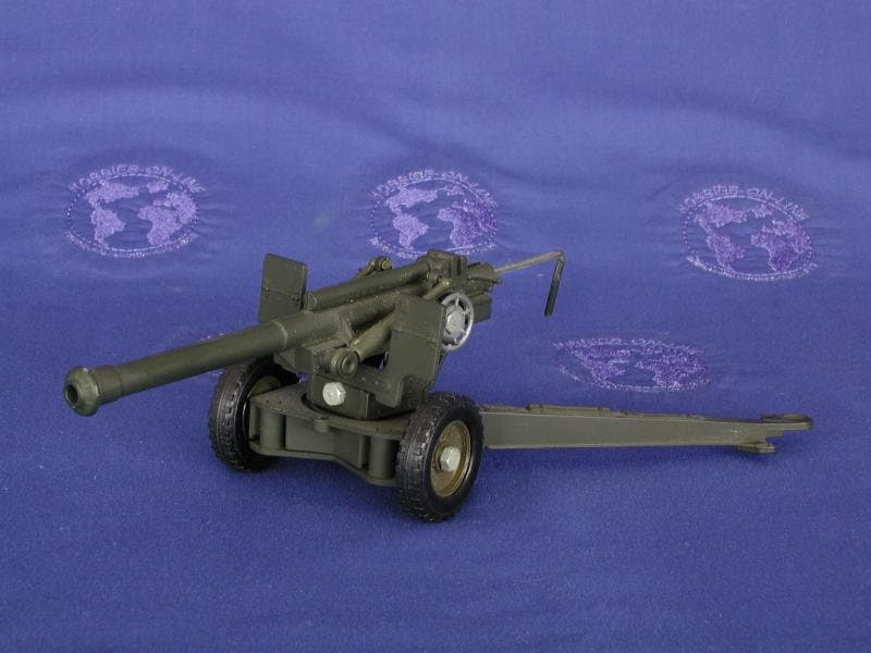 フランスSolido（ソリド）の古い1/50スケールの105mm砲 105 MM Howitzer Gun(metal Wheels)- Solido 1:50 Scale Diecast Model