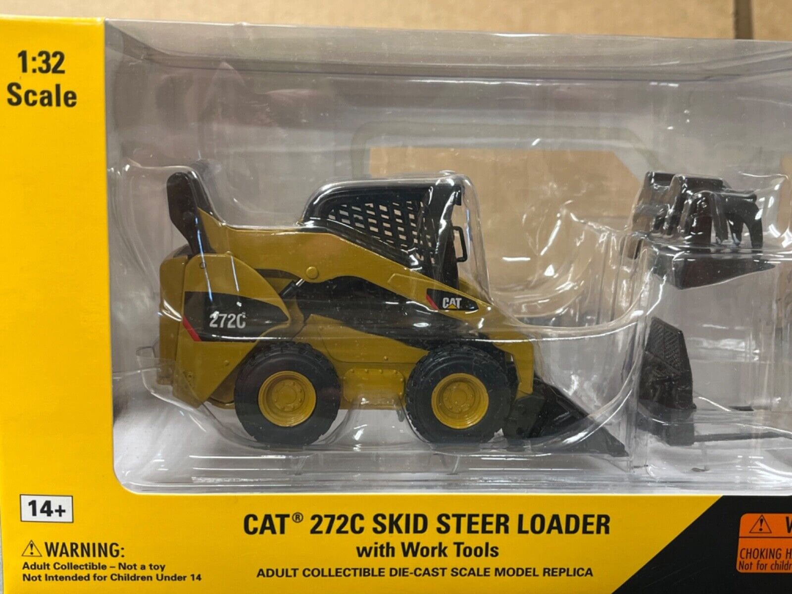 Norscot Caterpillar 272C Skid Steer + 2 Attachments 1:32 Scale