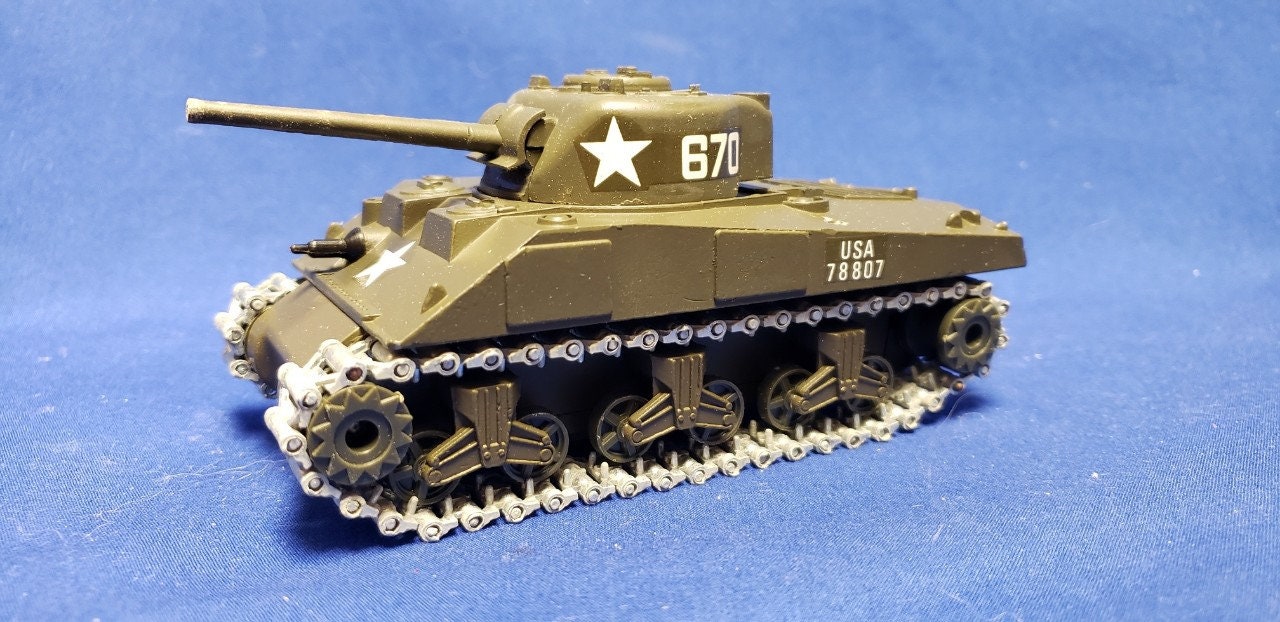 Solido Sherman M4 tank- 1:50 scale diecast model Includes original packing