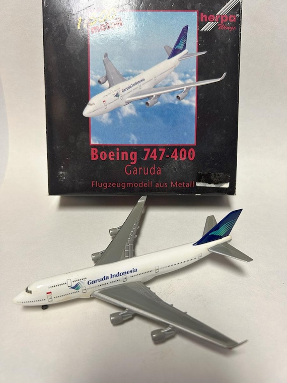 航空機・ヘリコプター Boeing 747-400 Garuda 1:500 Boeing 747-400 Garuda 1:500 - メルカリ