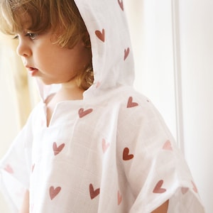Pink Heart Organic Muslin Hooded Baby Towel, Cotton Baby Poncho, Baby Beach Towel, Baby Shower Gift, Washcloth for Newborn, Cape for Baby