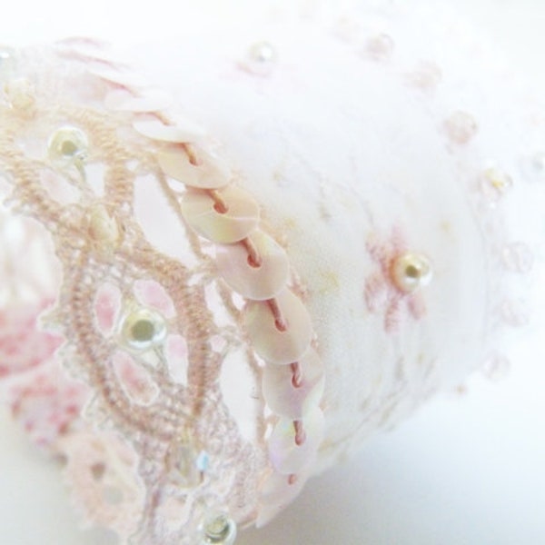 Bracelet large femme en dentelle blanche et rose