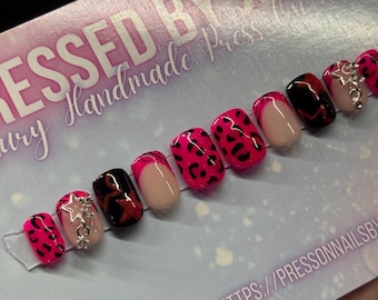 Felroze nepnagels met luipaardprint | Glanzende glitternagels | Roze en zwarte nagels met dierenprint | Handgemaakte nepnagels op maat