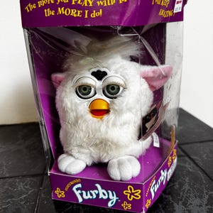 Vintage 1998 White Furby “Snowball” – Tiger Electronics, Original Box, Rare Pink Ear Variant