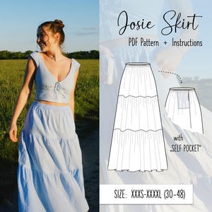 Op de afbeelding: Een vrouw draagt een lichtblauwe rok met ruches en een bijpassende top. De afbeelding bevat een patroon voor de "Josie Skirt" met instructies en een maatbereik van XXXS-XXXXL (76-122 cm).