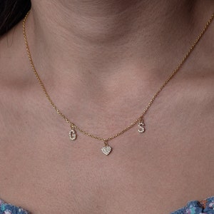 Collar con letra de plata, chapado en oro, personalizado, con dije, elegante y llamativo, regalo para el Día de la Madre.