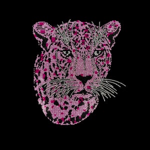 Op de afbeelding: Roze en witte strass-leopardenkop. De ogen van de luipaard zijn zwart en de strasssteentjes zijn in een patroon gerangschikt om de vlekken van de luipaard te creëren.