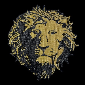 Puede incluir: La cara de un león se crea utilizando un mosaico de pequeñas cuentas doradas sobre un fondo negro.