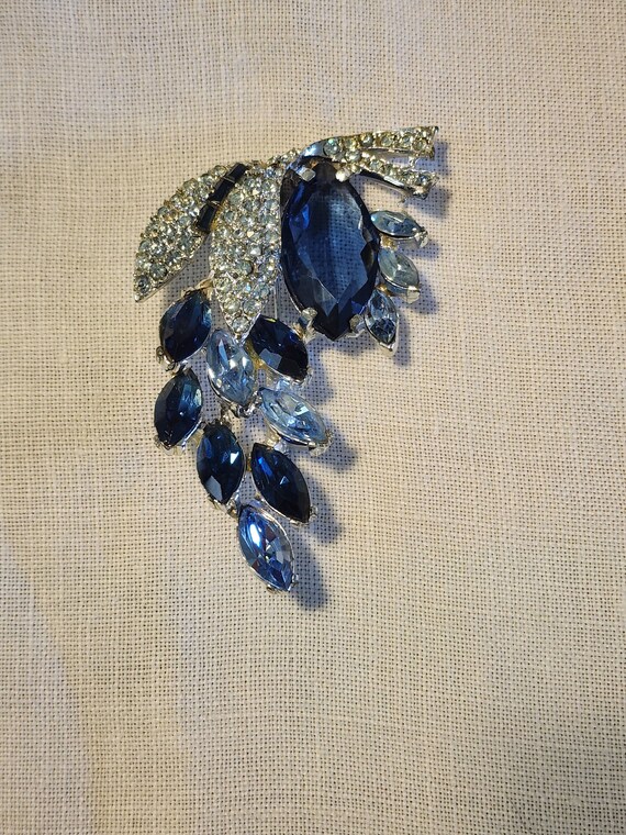 Vintage! Mid-Century Pell Brooch.