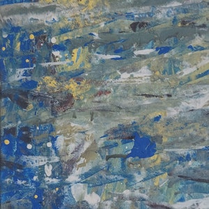 Puede incluir: Pintura abstracta con un esquema de color azul, amarillo y gris. La pintura tiene una superficie texturizada y una variedad de pinceladas.