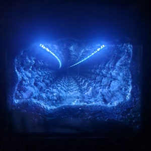 Infinity Spiegel Box - Gruselige Höhle, 15x15cm