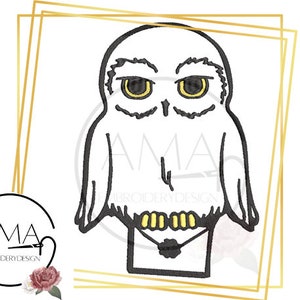 Búho nival mascota con diseño de bordado The School Letter - Colección inspirada en la Escuela de Magos para brujas y magos