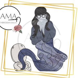 Op de afbeelding: Borduurwerk van een persoon met donker haar en een bril die op een toilet zit. De persoon draagt een blauwe en witte outfit en heeft een blauw en wit swirl-patroon eromheen. Het toilet is wit en heeft een blauwe zitting.