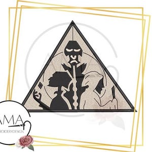 Op de afbeelding: Zwart-witte illustratie van drie figuren in een driehoek. De figuren zijn gestileerd en lijken gewaden te dragen. De figuur in het midden houdt een staf vast.