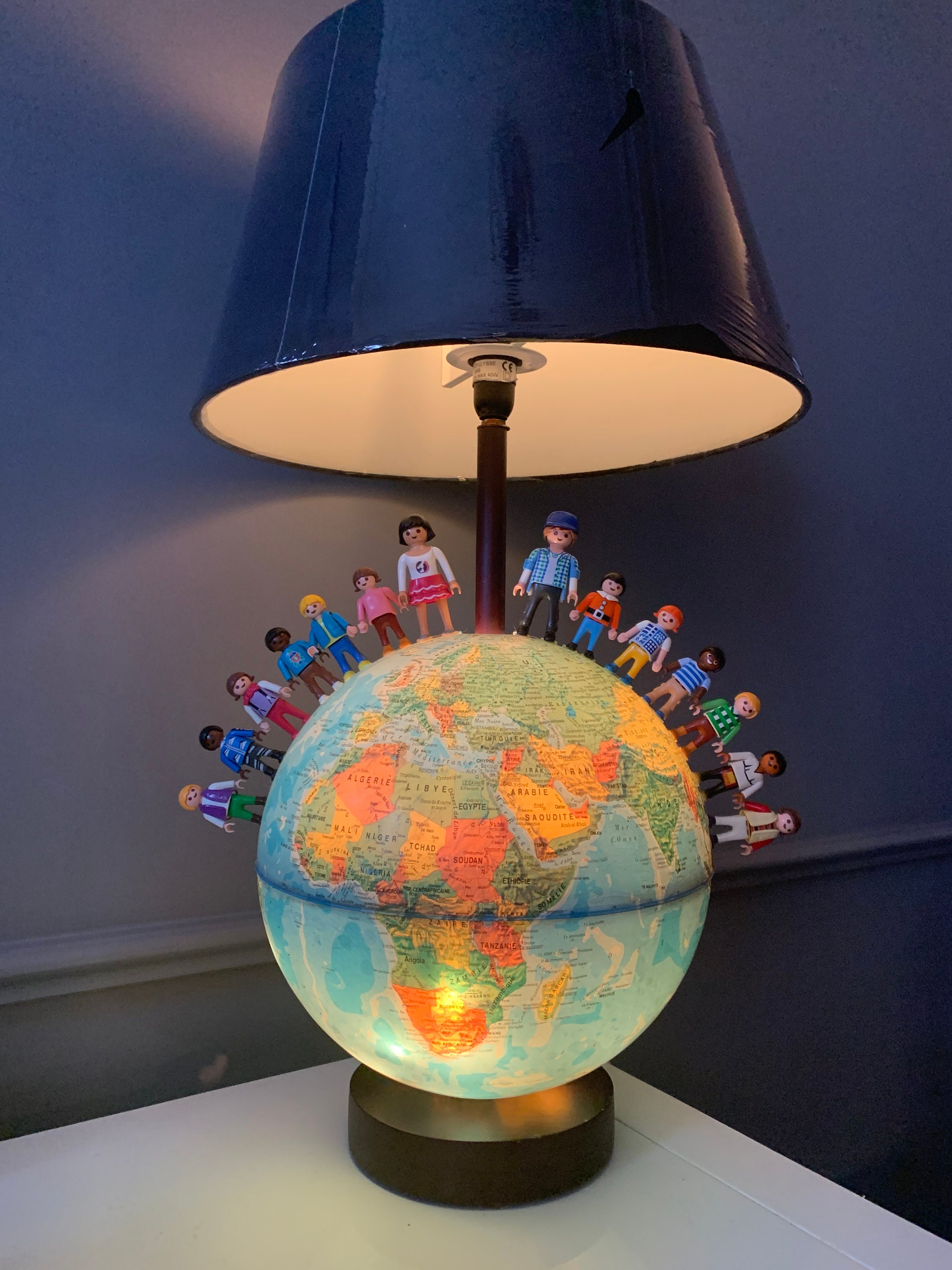 World 2024 map lamp