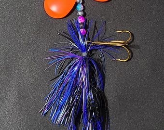 Muskie Bucktail Fishing Lure - Black and Purple
