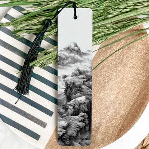 Chinese Ink Wash Landscape Metal Bookmark – Sugar Crystal Finish, Detailed Artistic Illustration, Unique Gift for Readers