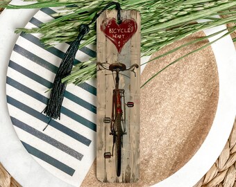 Vintage Bicycle Bookmark, Metal Bookmark, Bicycle Heart Design, Unique Reading Accessory, Gift for Cyclists