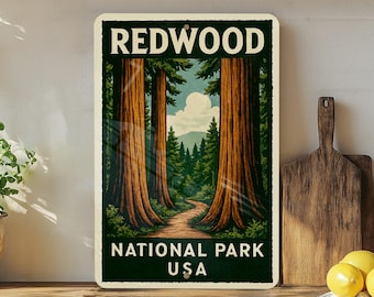 Panneau en métal Redwood National Park – oeuvre d'art murale de style tampon vintage, décoration de voyage aux États-Unis, affiche de nature rustique pour chalet ou maison