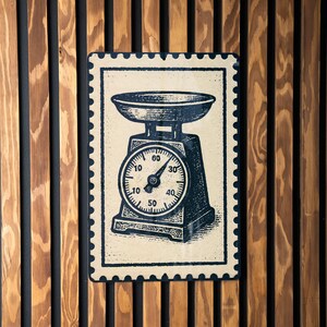 Vintage Kitchen Scale Metal Sign – Rustic Farmhouse Wall Decor, Retro Cooking Utensil Stamp Art for Kitchen or Pantry