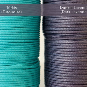 May include: Close-up of two spools of waxed cord. One spool is turquoise, and the other is dark lavender. Text on the image reads "T&uuml;rkis (Turquoise)" and "Dunkel Lavendel (Dark Lavender)". The cords are tightly wound, showing the texture of the material.