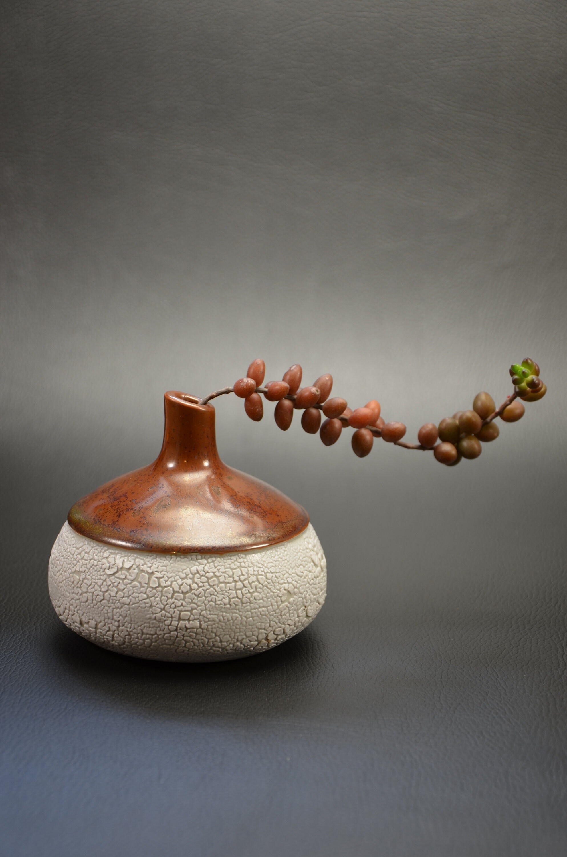 Soliflore en Céramique Fait Main, Petit Vase Porcelaine Artisanale, Brut et Contemporain