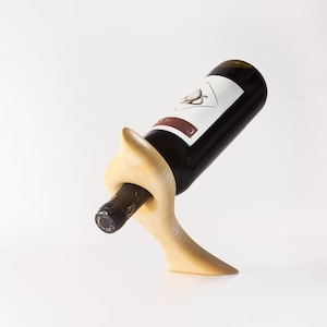 Wine bottle holder