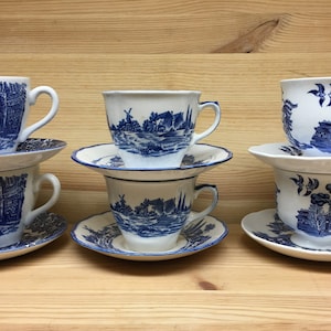 Sadler / Royal Doulton / Ironstone blauw-witte theekopjes met schoteltjes