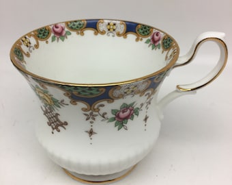 Elegante taza de té vintage con patas de Kenilworth de la reina