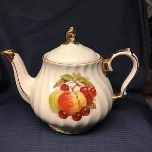 Vintage Sadler Assorted Fruit Swirl Teapot