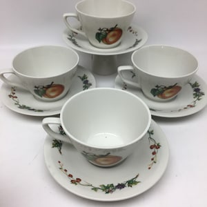 Set of 4 Villeroy & Boch Porcelain Teacups and Saucers