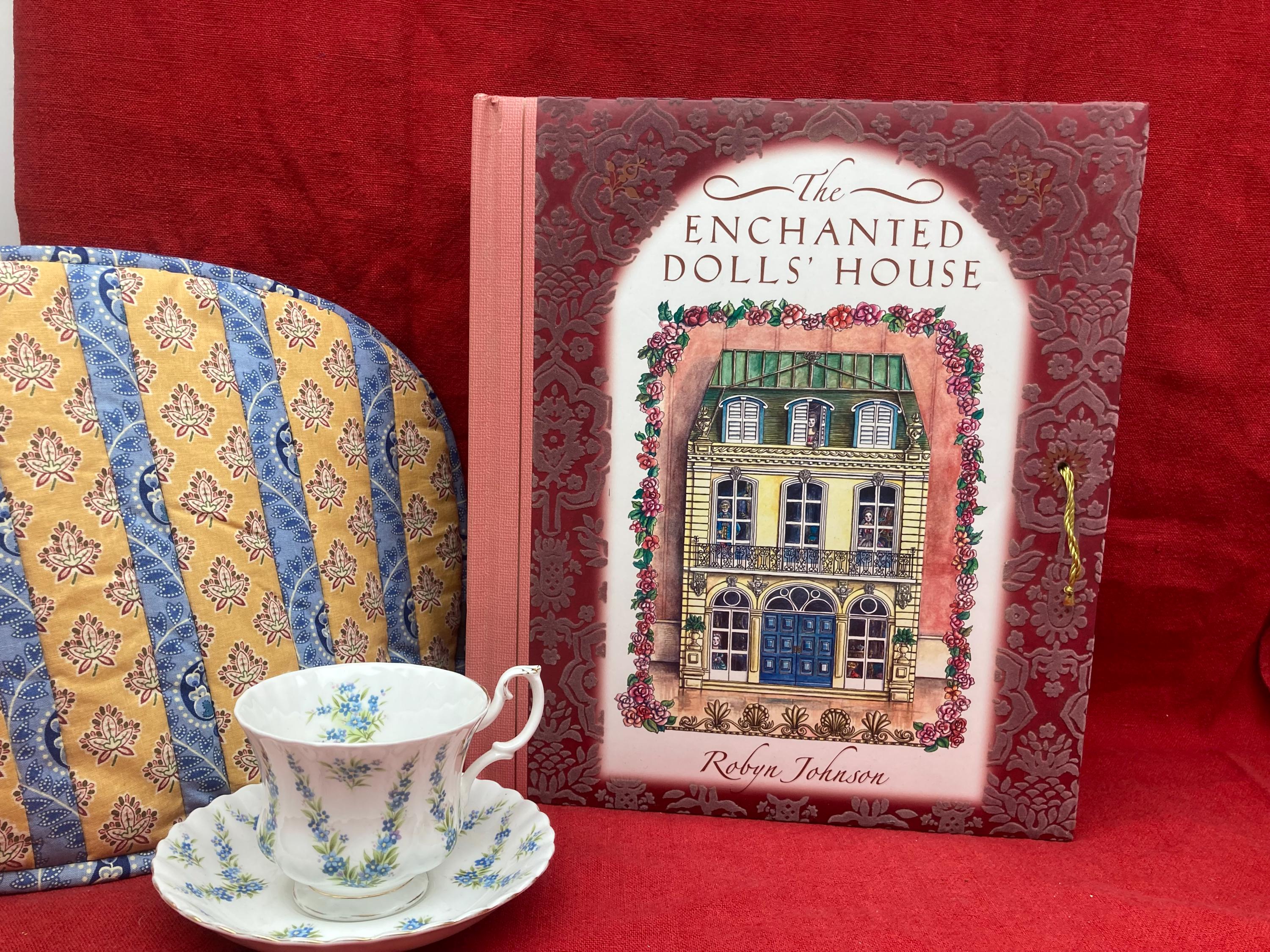 洋書 The Enchanted Dolls' House The Enchanted Dolls House Theatre: Robyn Johnson