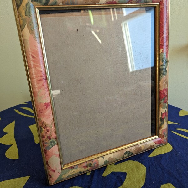 Vintage 90's/80's Floral and Gold Wood Picture Frame for 8x10 Picture, Vintage Tabletop Photo Frame