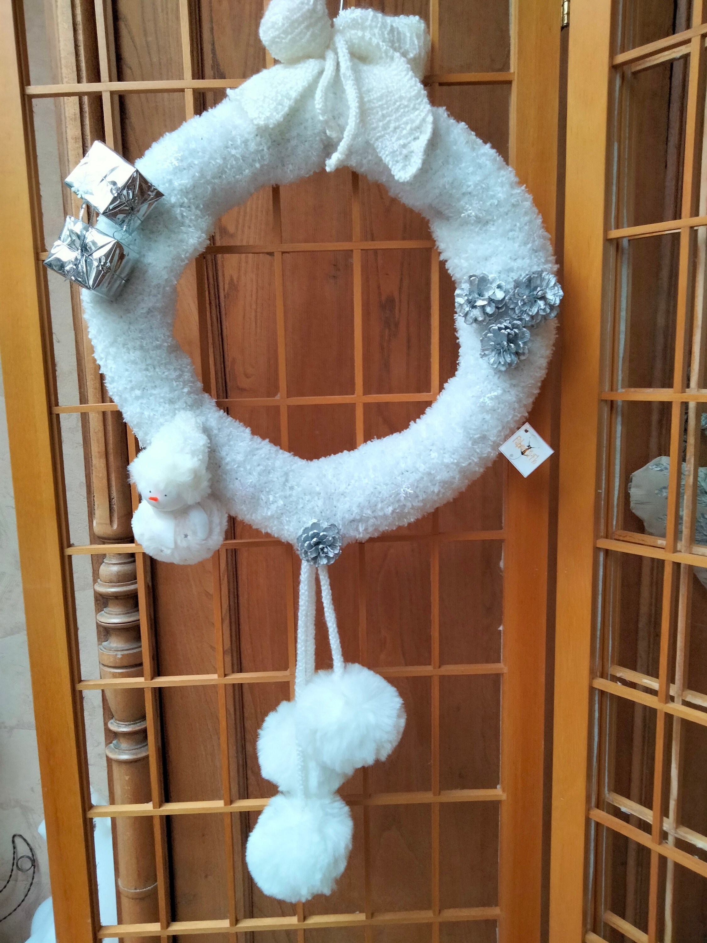 Grande Couronne Entièrement Tricotée Main