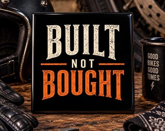 Built Not Bought Tegeltje – Décoration de garage de motard vintage (10,8 cm)