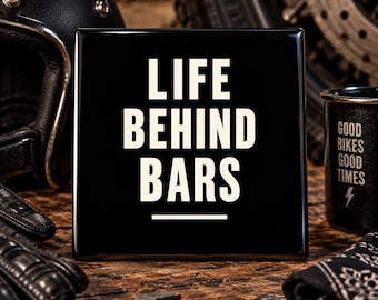 Life Behind Bars Tegeltje – Biker Decoratie, Motorliefhebber Cadeau (10,8 x 10,8 cm)