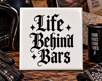 Carreau de céramique « La vie derrière les barreaux » | Décoration motard, style gothique (10,8 cm)