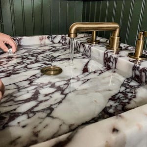 Hand geschnitzte Calacatta Goldmarmor Spüle: Kundenspezifisches Gefäß-Becken